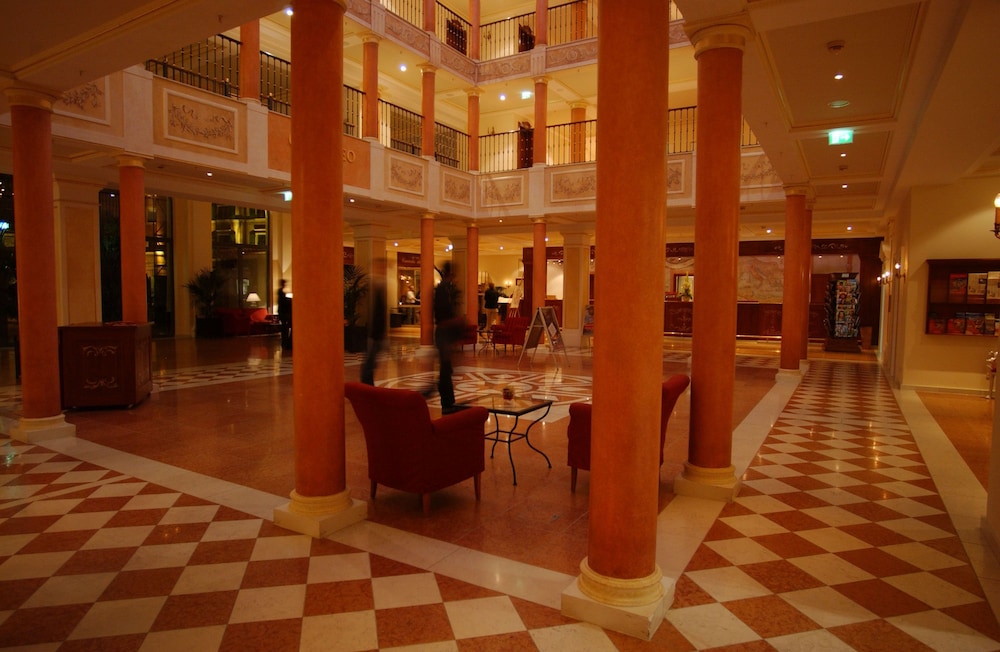 Europa-Park Freizeitpark & Erlebnis-Resort, Hotel Colosseo 50/68