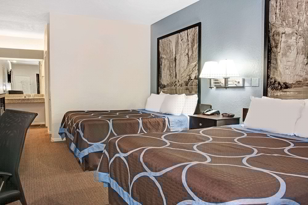 Super 8 by Wyndham Houston/Brookhollow NW 13/34