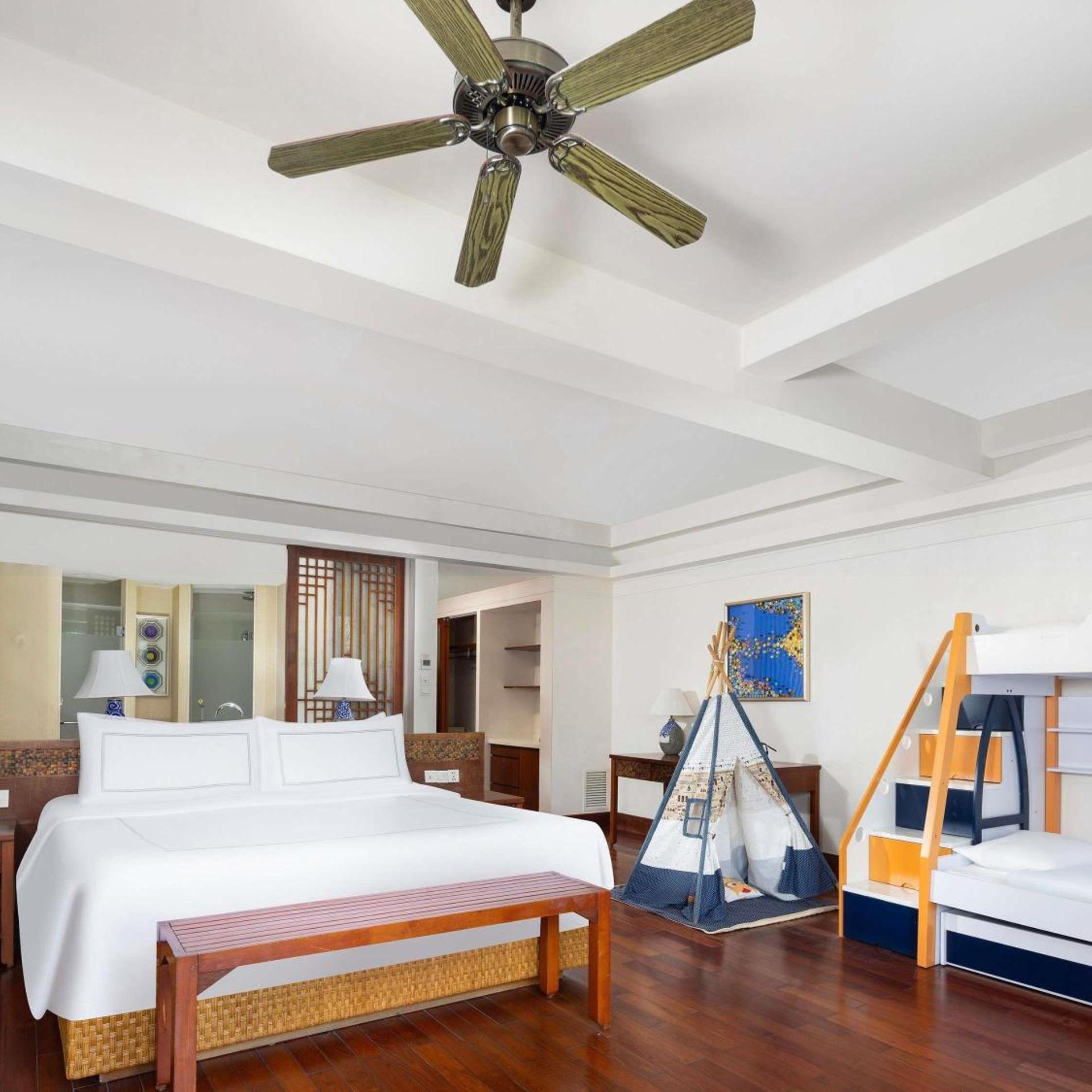 Signature, Swiss, King Bed