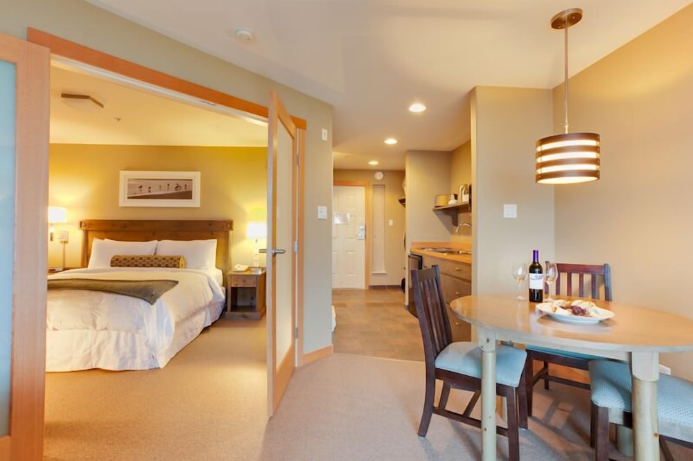 Kingfisher Oceanside Resort and Spa 23/59