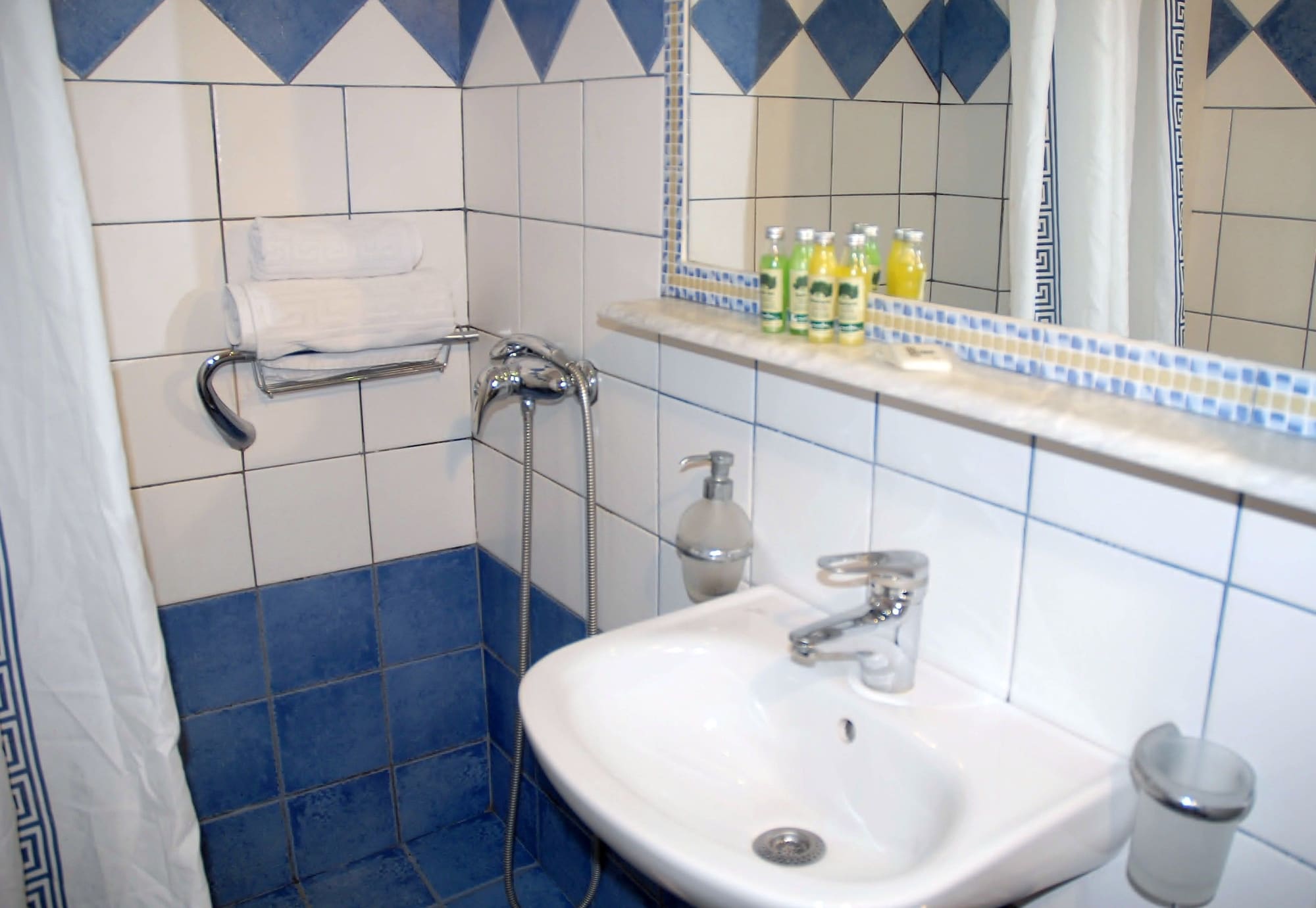 ROOM, TRIPLE, 3 BEDS