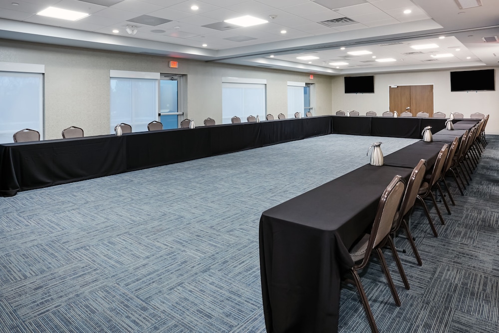 Holiday Inn Express And Suites Chicago North Shore Niles 56/57