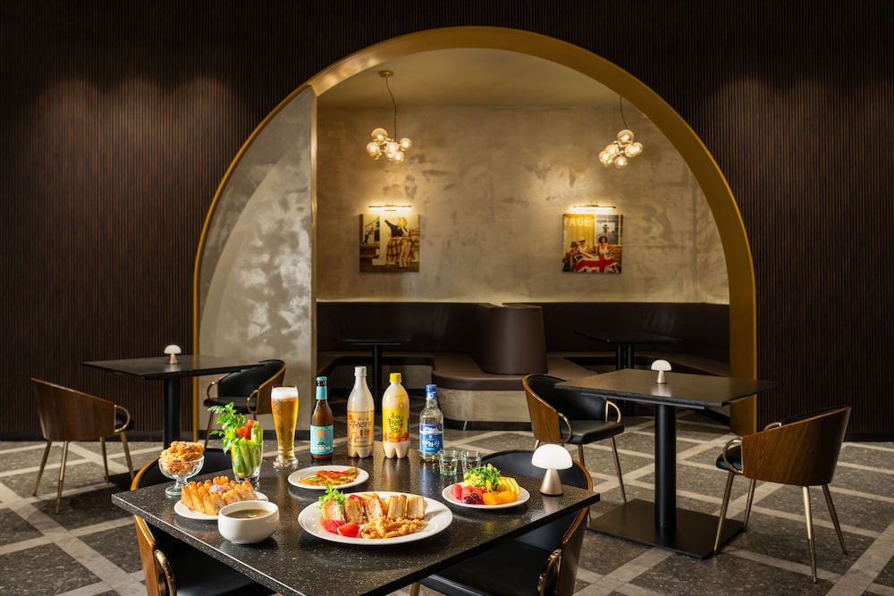 The Suites Hotel Jeju 56/73