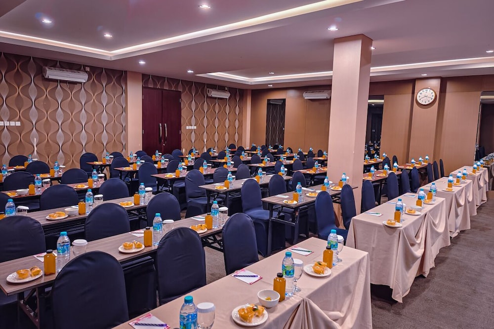 Viva Hotel Kediri by Azana 44/55