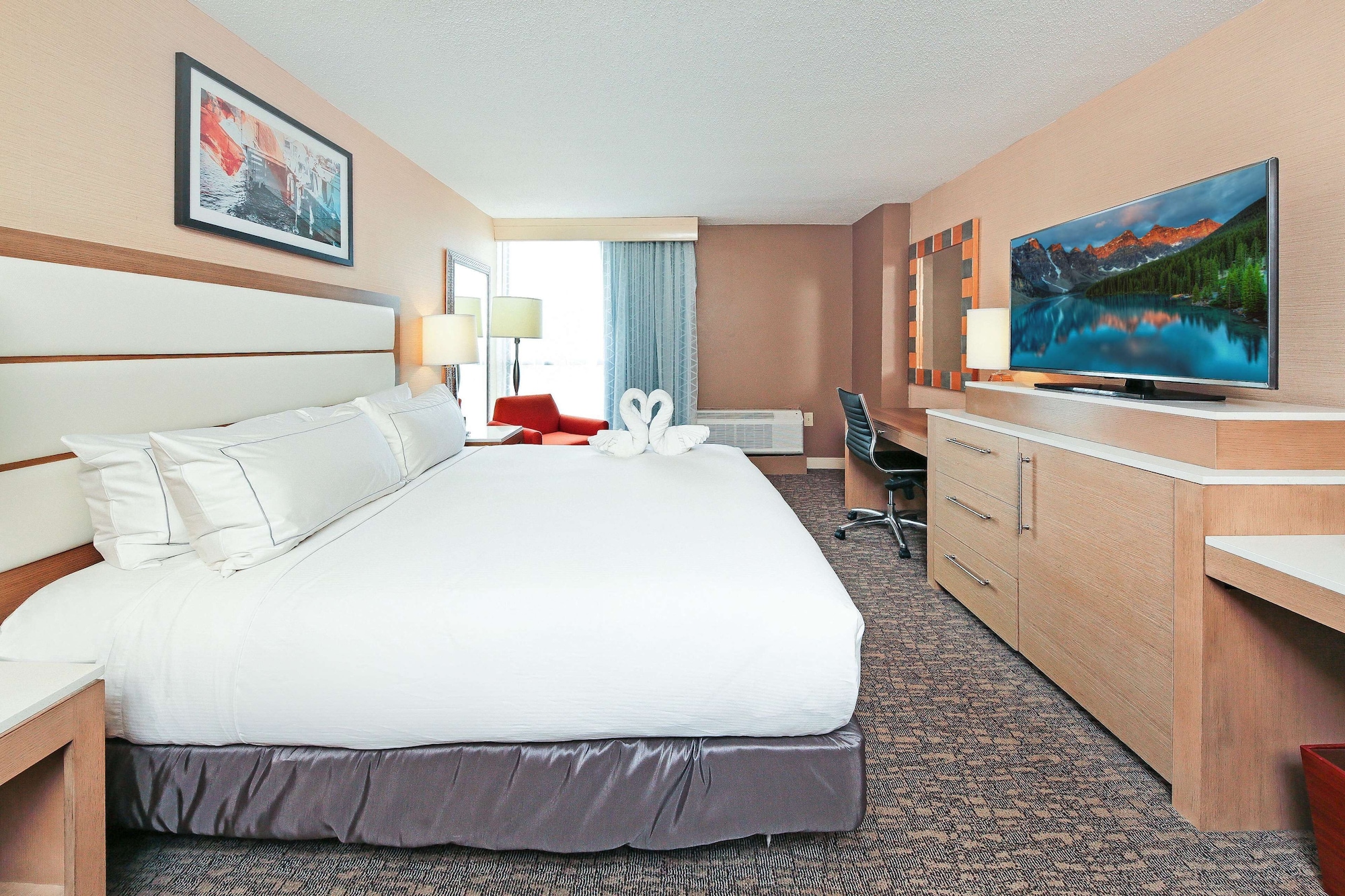 ROOM, KING BED