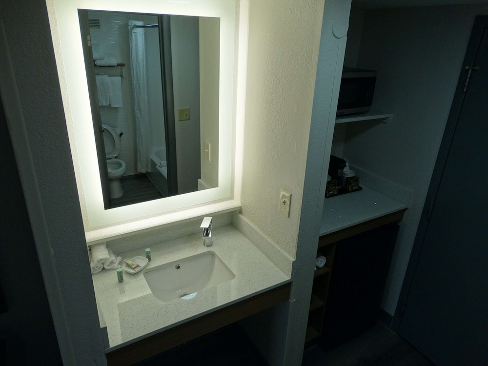 Best Western Plus Executive Hotel 24/37