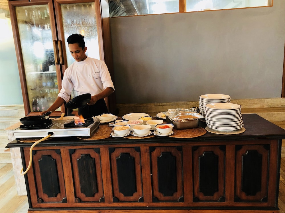 Thaproban Pavilion Resort &amp; Spa 77/79