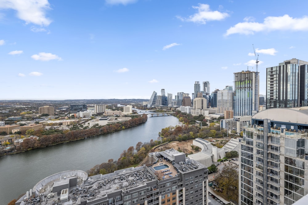 Austin Condo Hotel 47/49