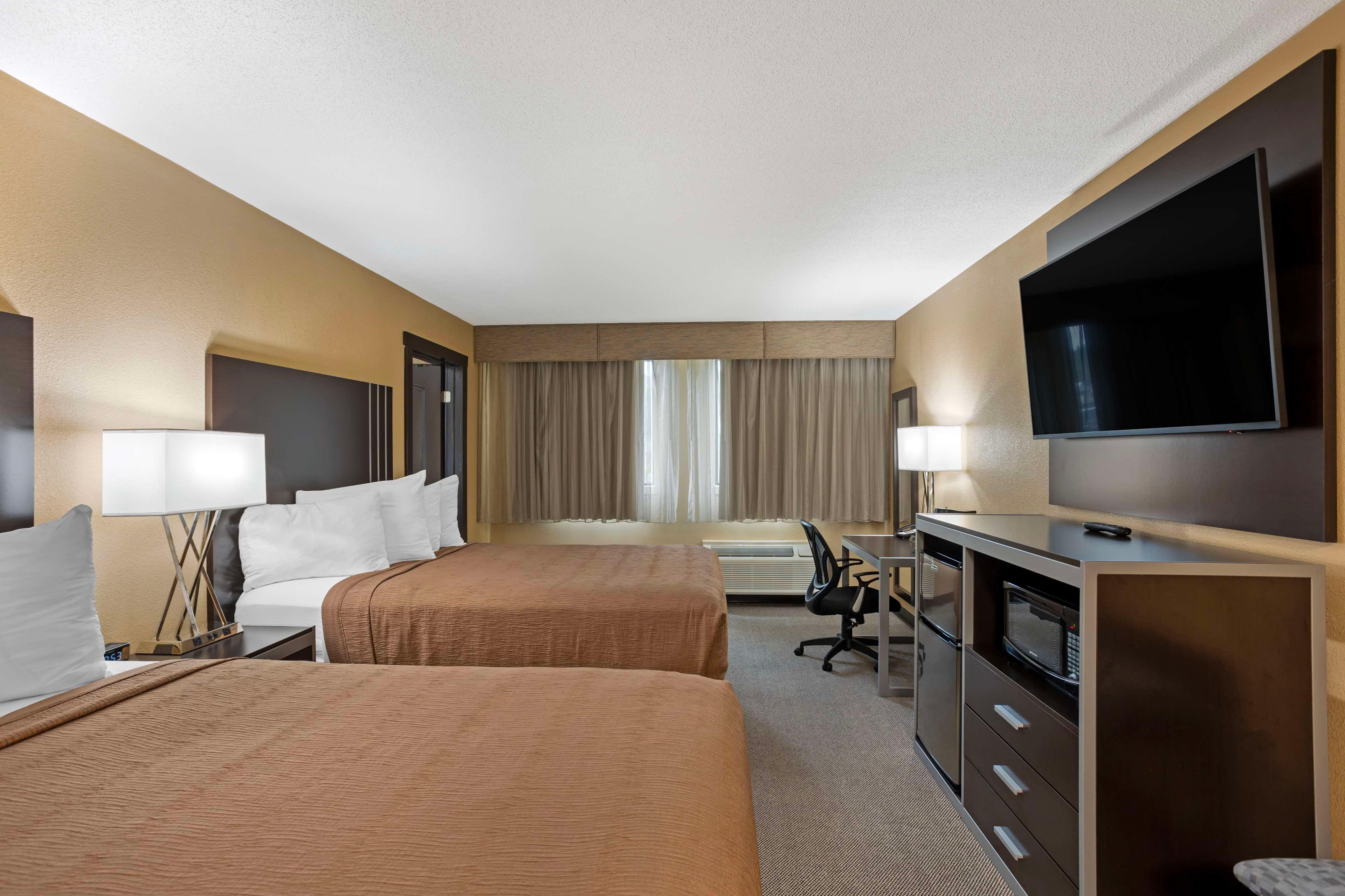 Suite, 2 Queen Beds, Best Western Plus Reading Inn & Suites 3/7