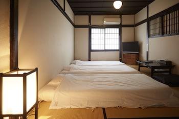 Traditional, Triple, 3 Futon Beds