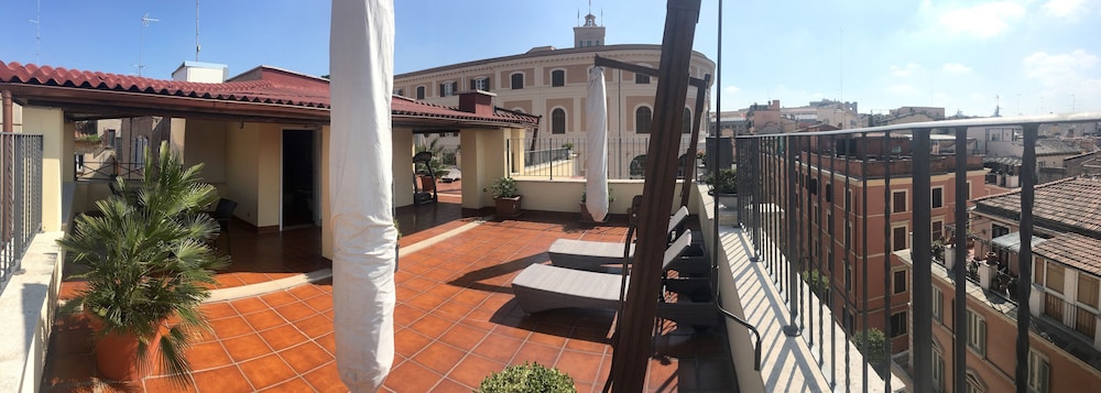 Relais Trevi 95 Boutique Hotel 69/74