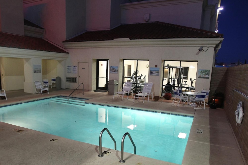 Gateway Studio Suites 52/54