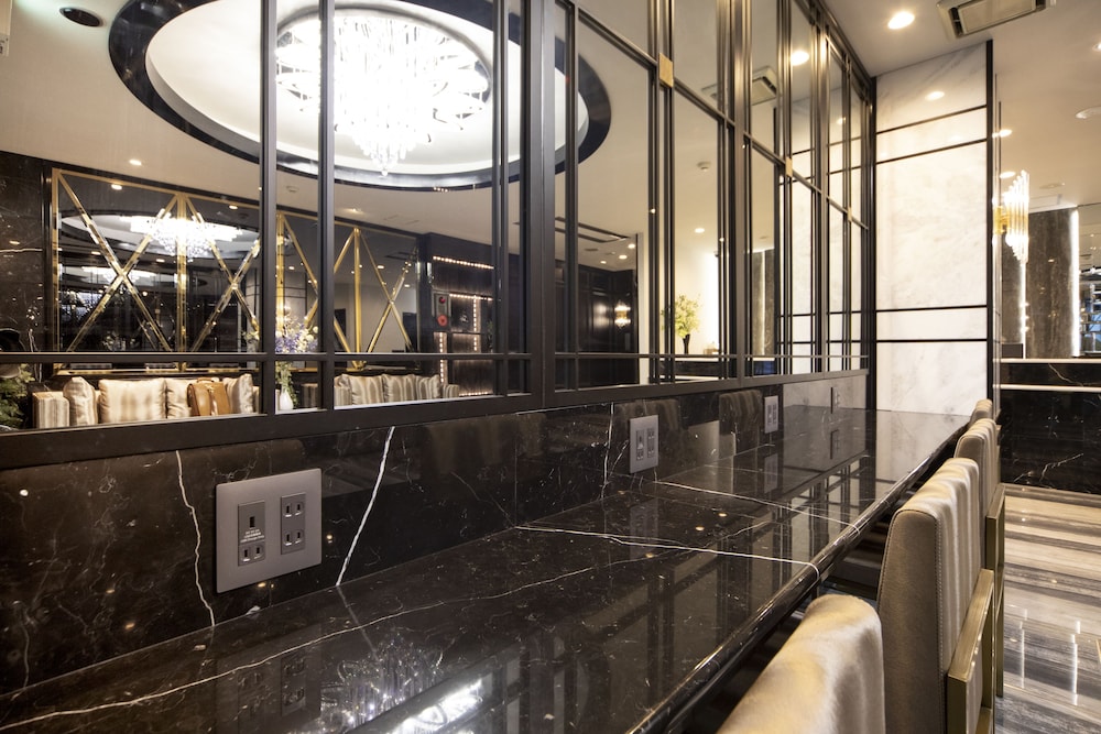 The Grandeur Hotel 36/40