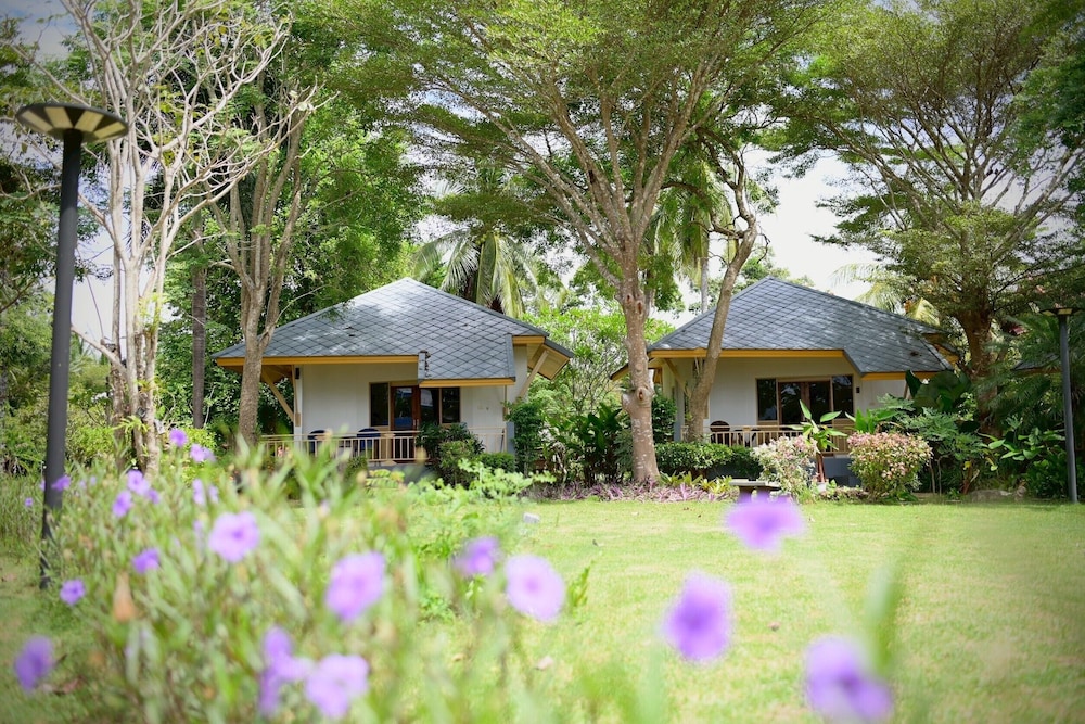 Saphli Villa Beach Resort 73/77