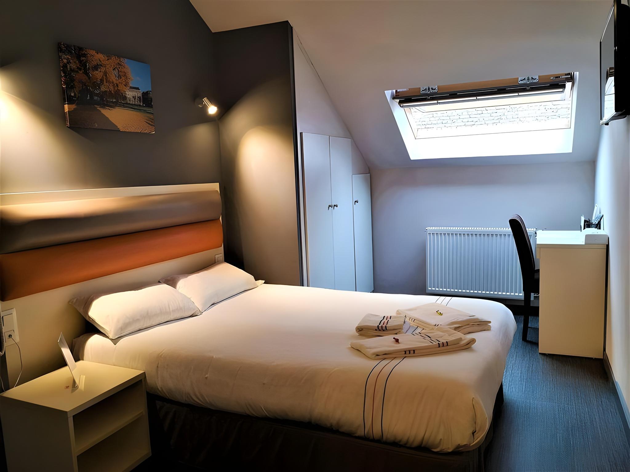 Charming, Double Bed