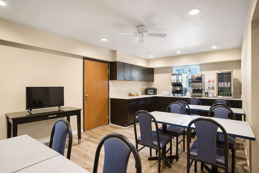 Days Inn by Wyndham Mackinaw City/Bridgeview Area 51/61