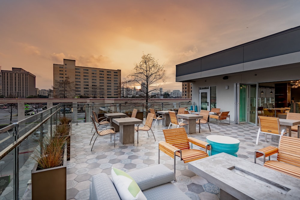 Element Dallas Downtown East 62/76
