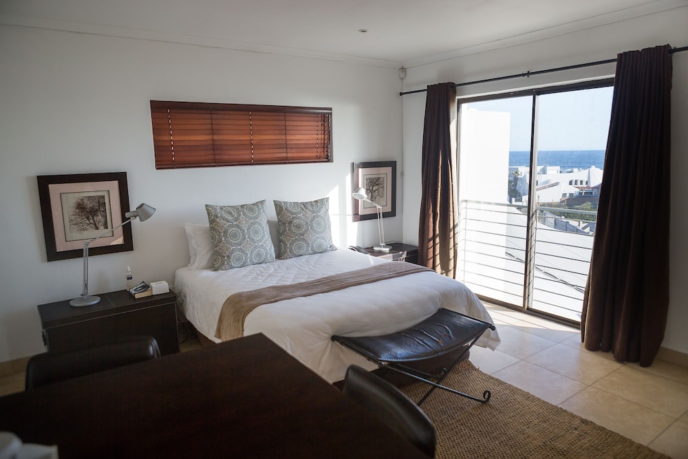 BlaauwVillage Boutique Guest House 24/65