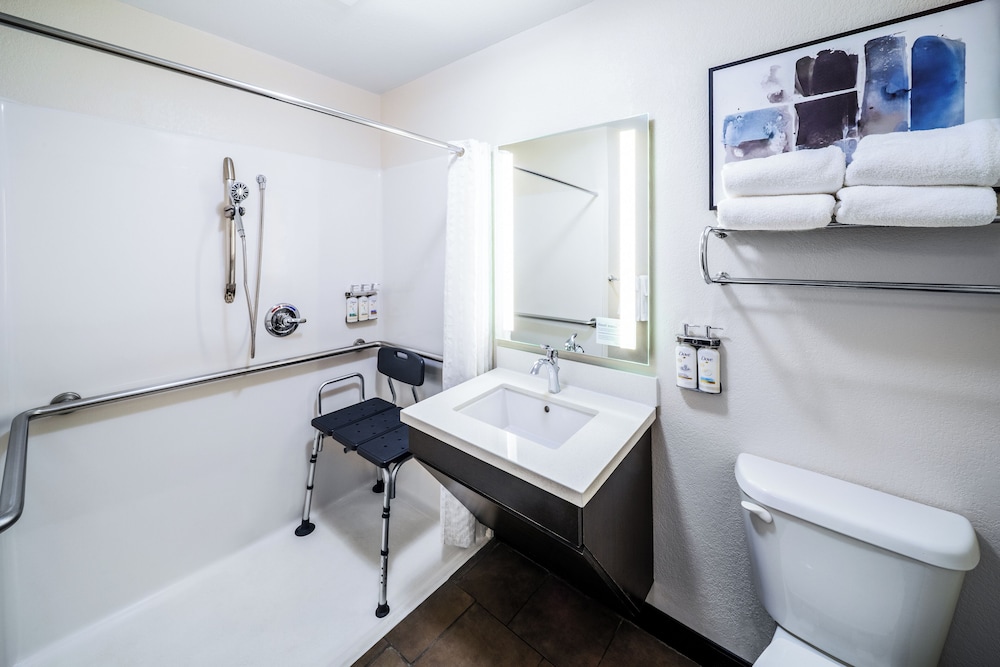 Candlewood Suites Topeka 48/49