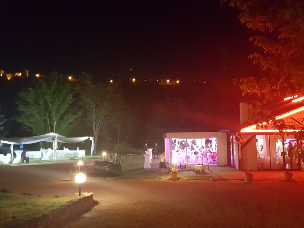 Domaine des Pierres Dorees 46/50
