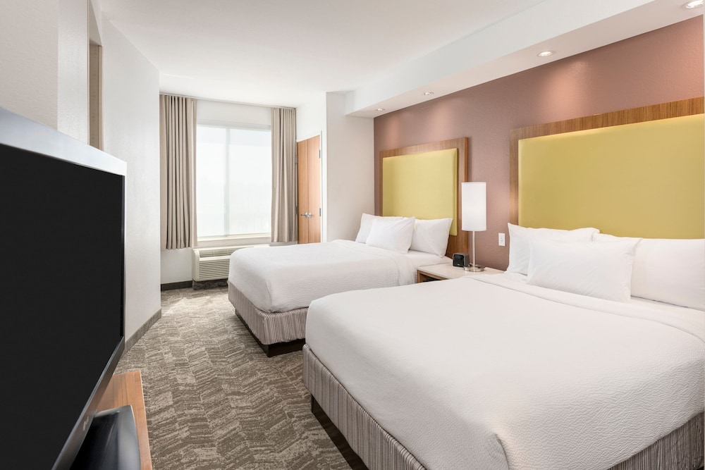Suite, 2 Queen Beds, Sofa, Accessible
