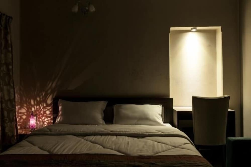 Simi International - The Imperial Guest House 12/20