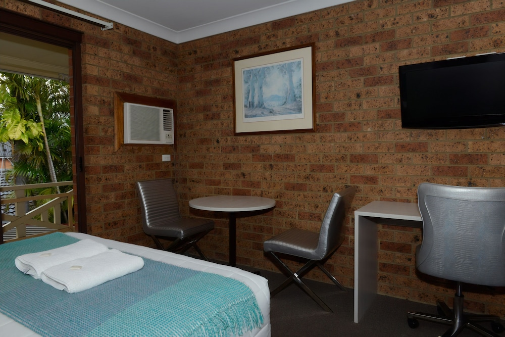 Sapphire Palms Motel 53/69
