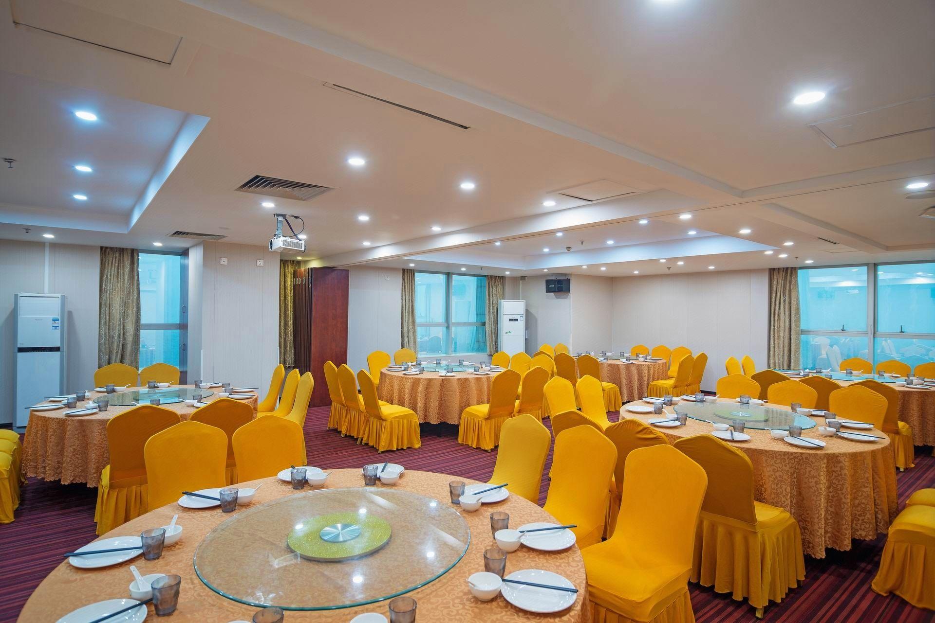 Green Island Holiday Hotel 49/59