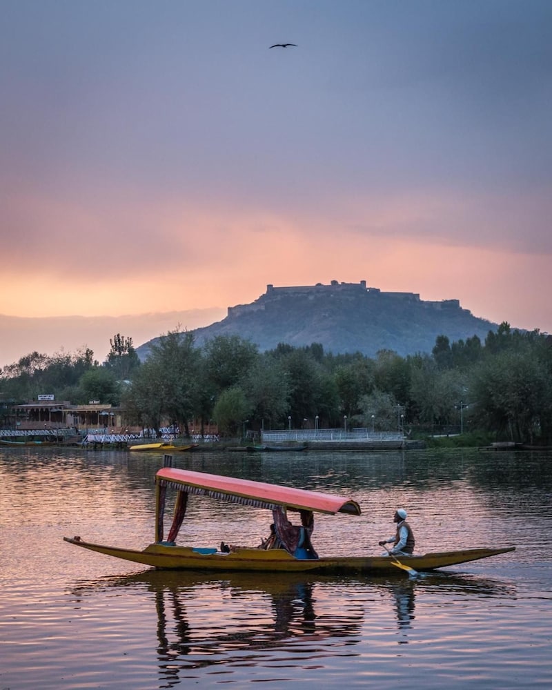 WelcomHeritage Gurkha Houseboats 27/35