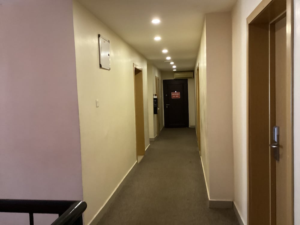 Adis Hotels Ibadan 16/32