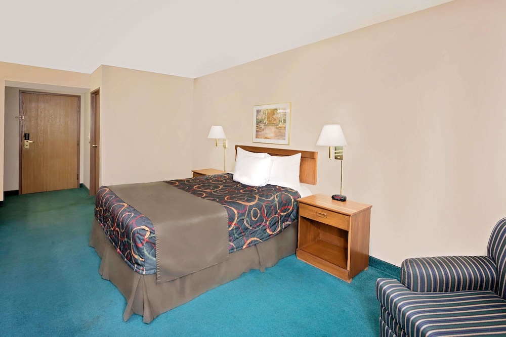 Days Inn By Wyndham Boonville 18/21