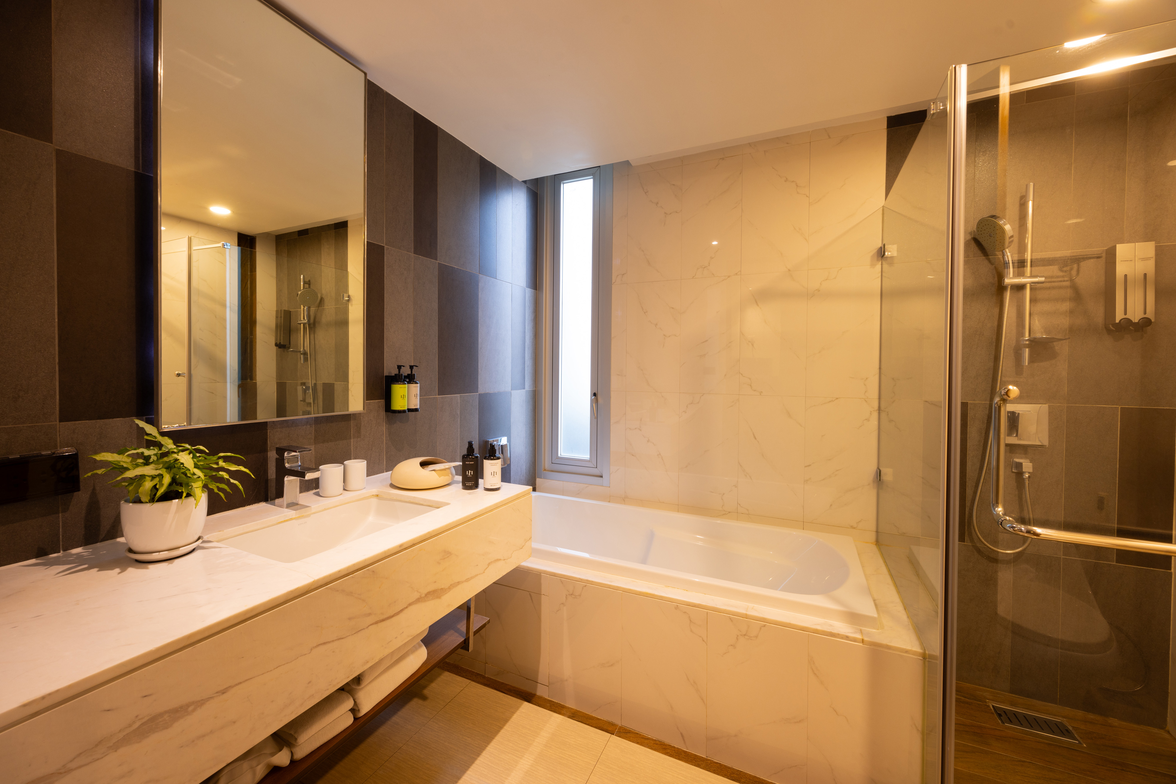 LiT Studio، Lit Bangkok Residence 7/7