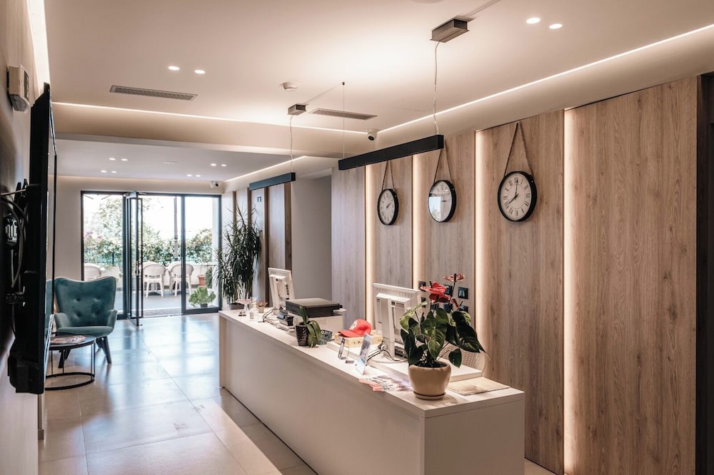Portanova Hotel Sarande 12/55