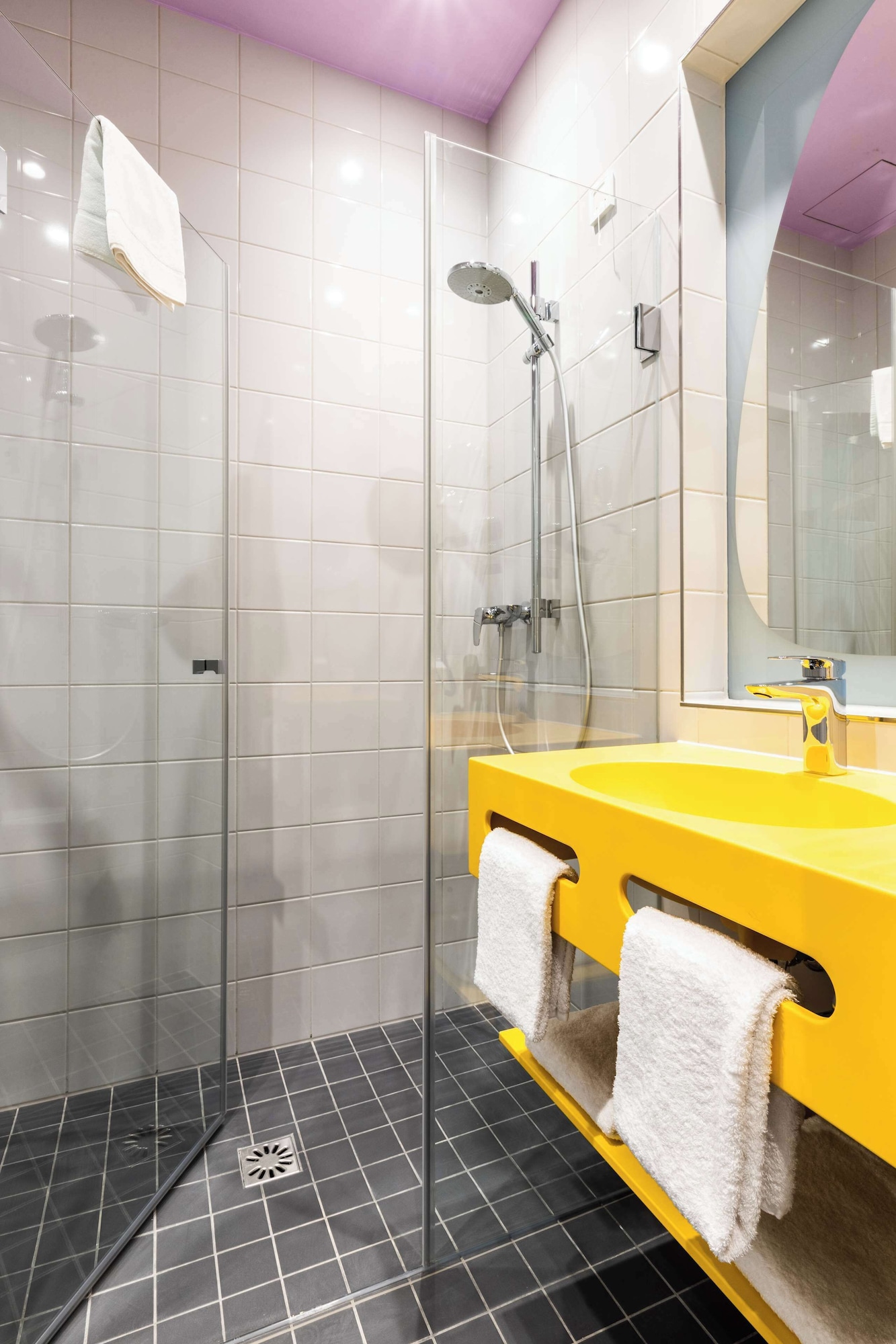 Design, Comfort, King Bed، Prize by Radisson, Bonn City 4/5