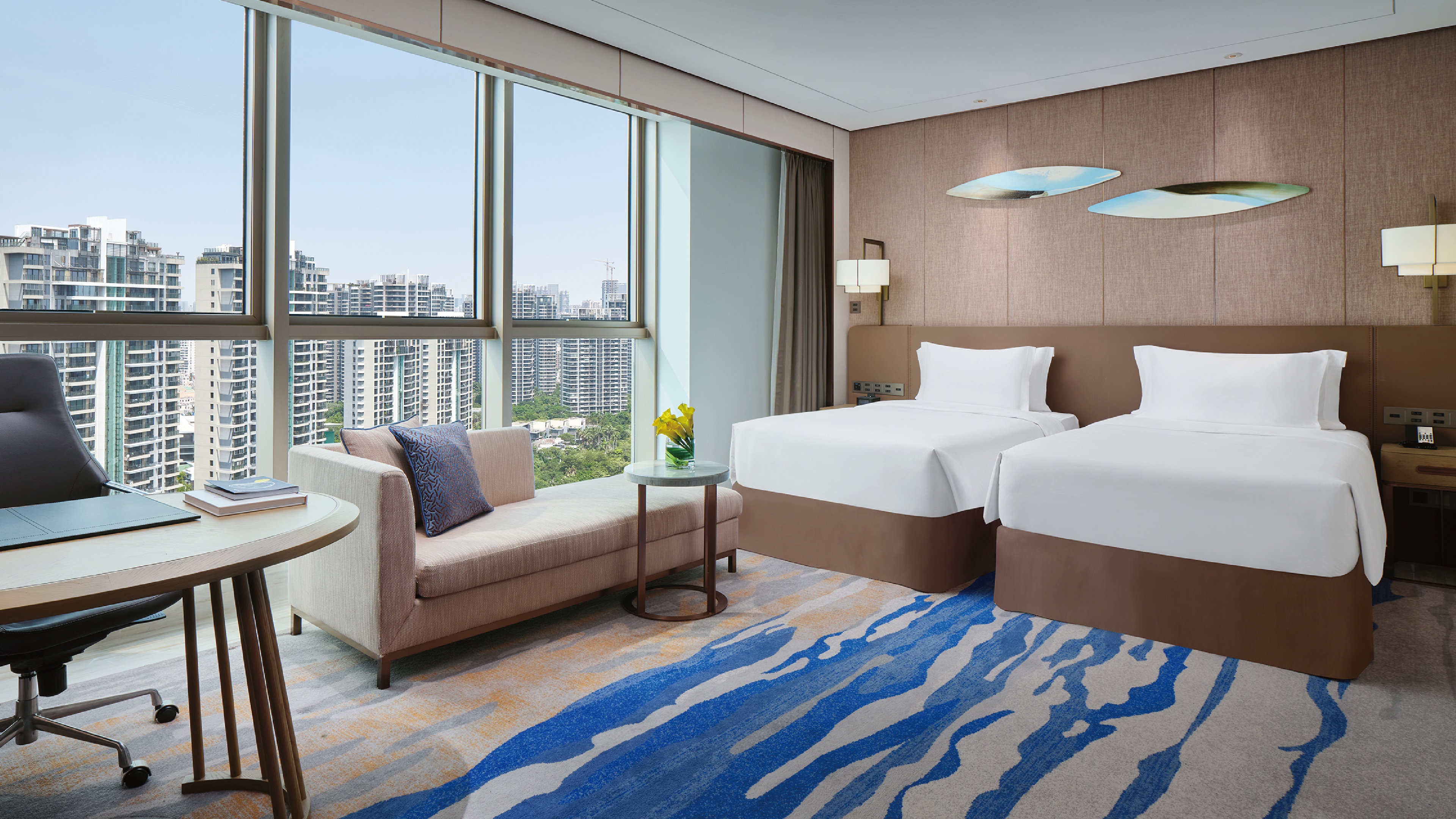 Club, Twin Beds