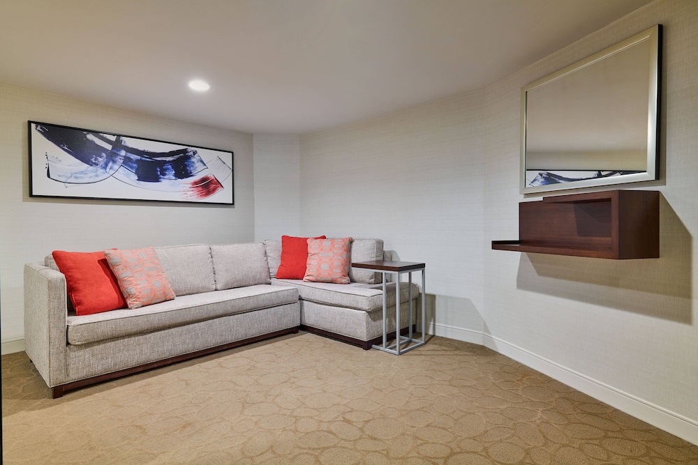 Delta Hotels by Marriott Philadelphia Airport 25/48