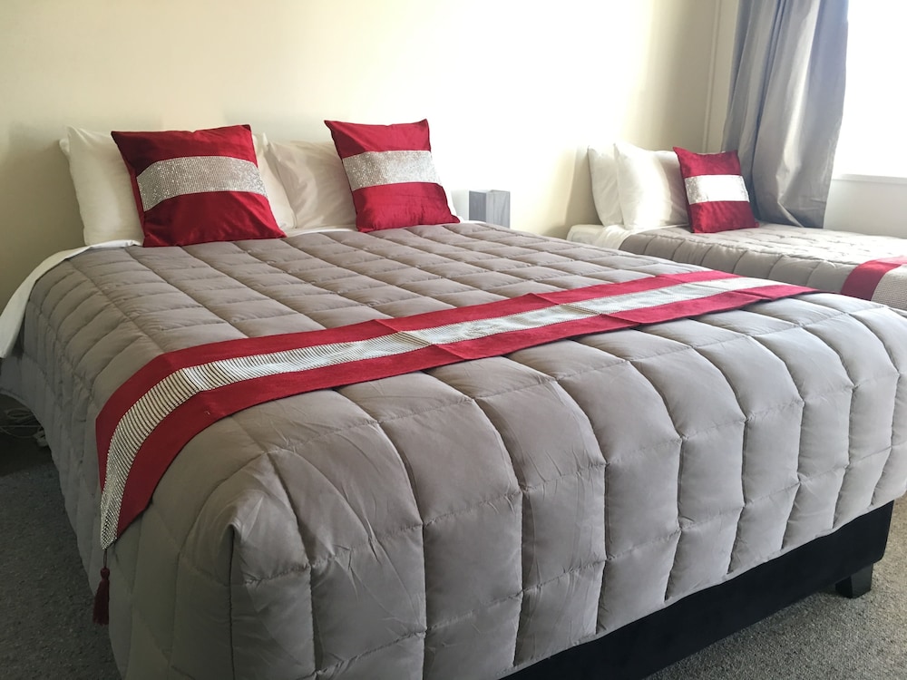 Colonial Lodge Motel 23/42