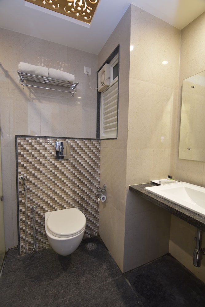 I V Sanctum Hotel 46/49