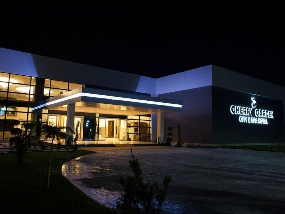 Cherry Garden City & Spa Hotel 1/23