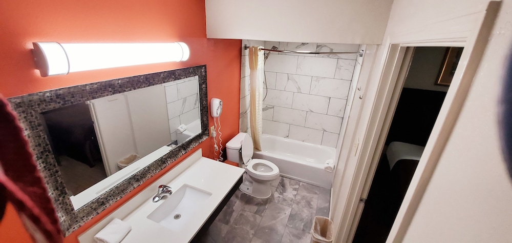 Executive Inn 40/40