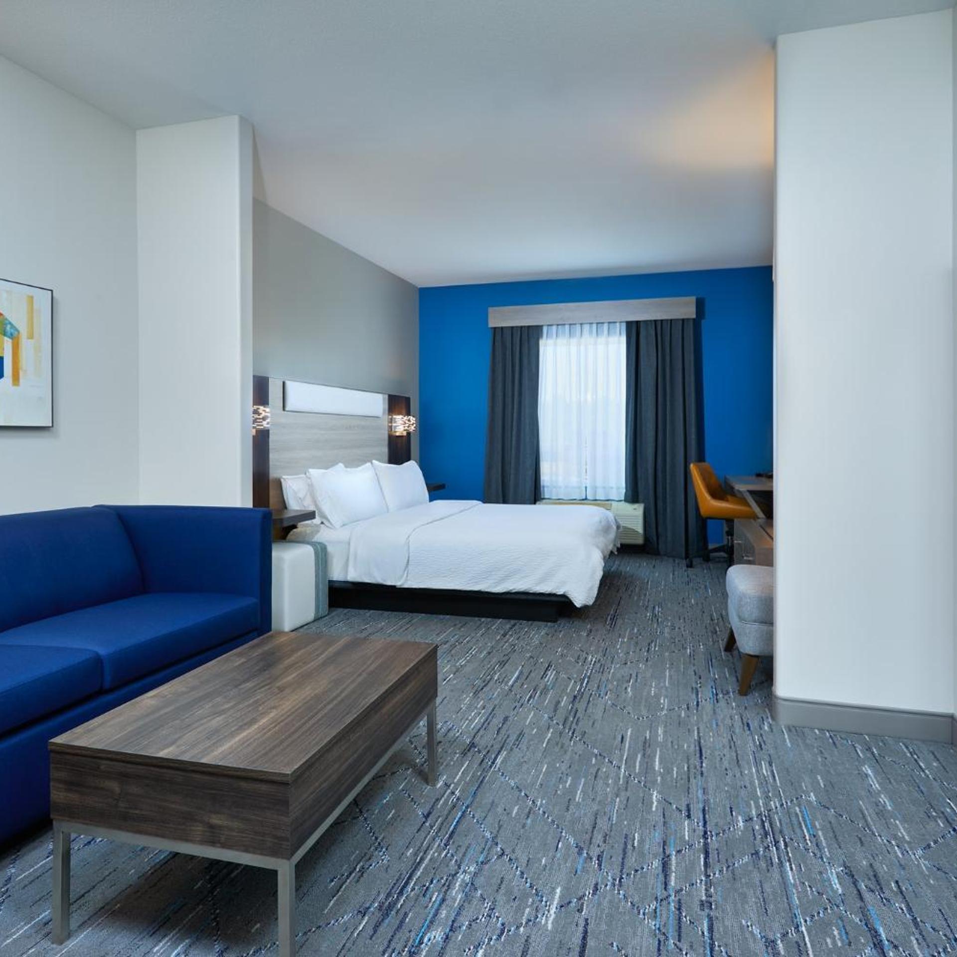 Suite, Double Bed, Accessible