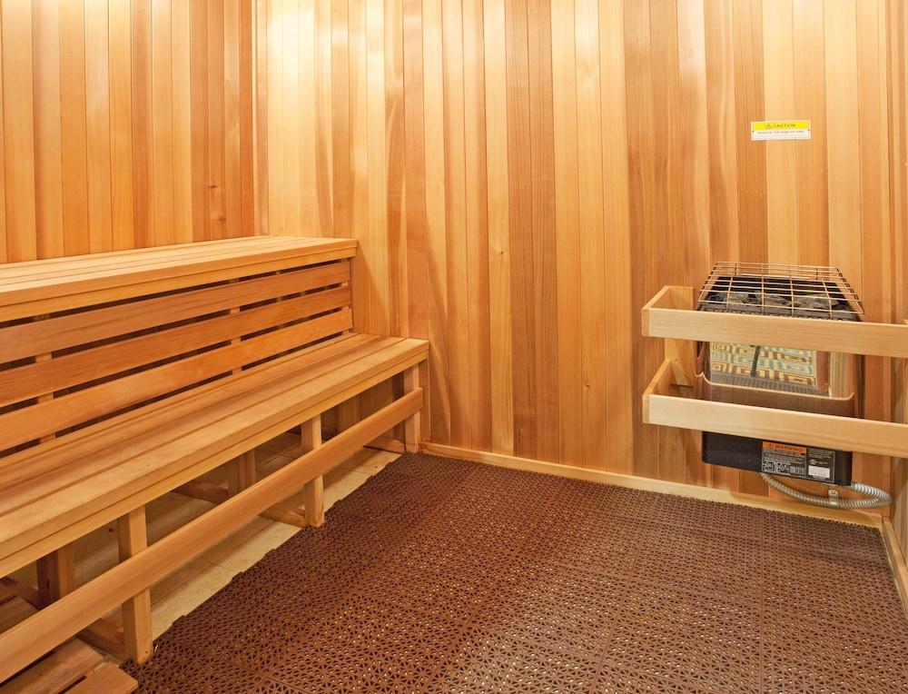 Holiday Inn Express Hotel Suites Santa Cruz 45/72