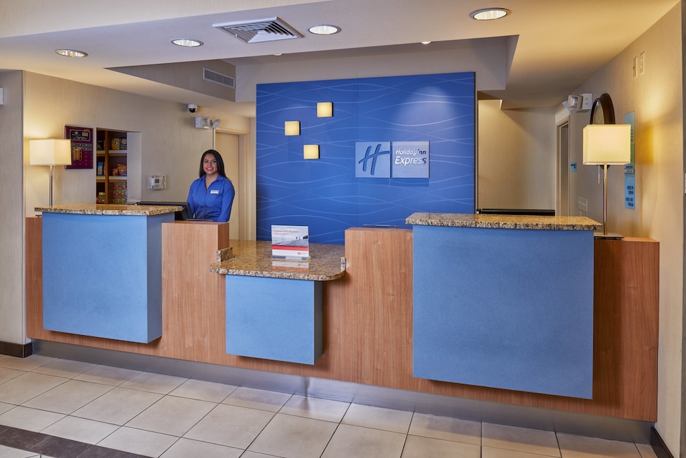 Holiday Inn Express Hotel and Suites El Paso Airport Area 7/64