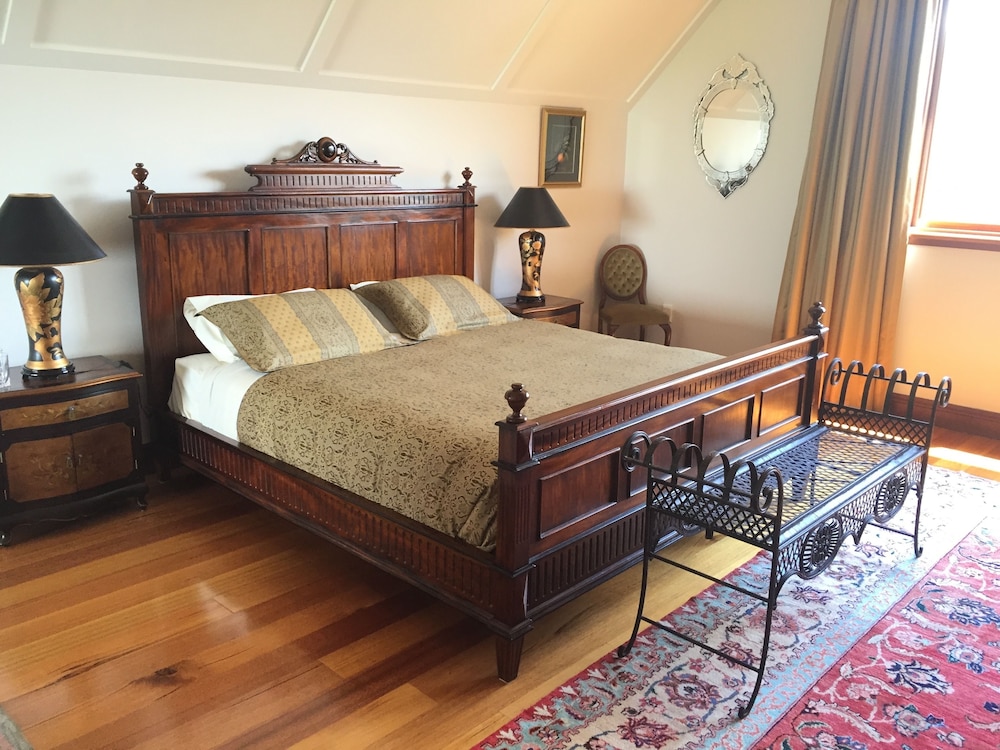 LAKE KARAPIRO LODGE 5/50