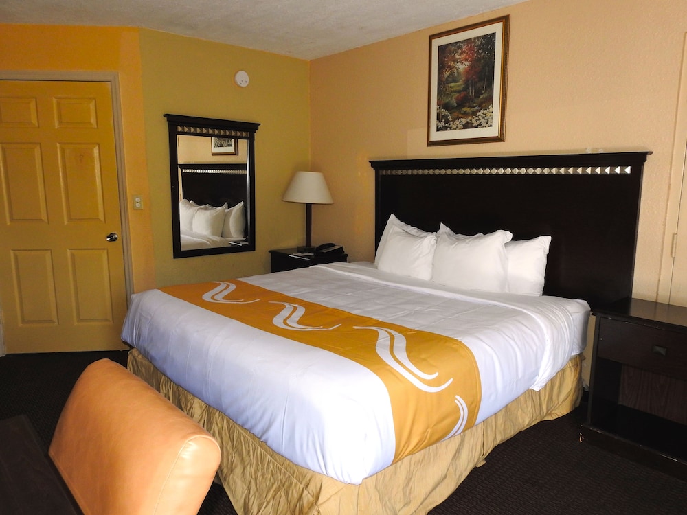 Howard Johnson by Wyndham Orlando/International Drive 12/34