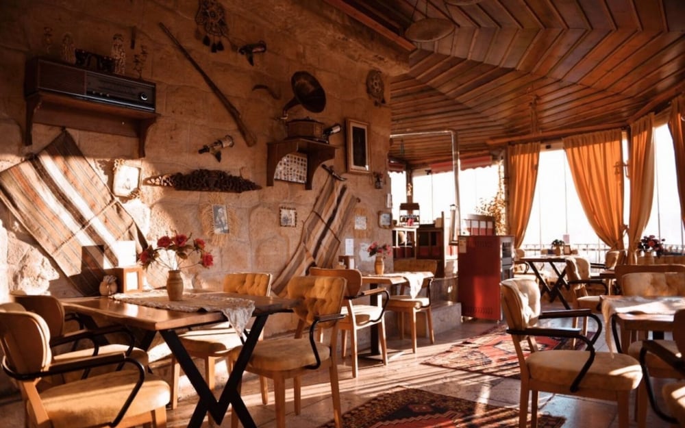 Maccan Cave Hotel 58/70