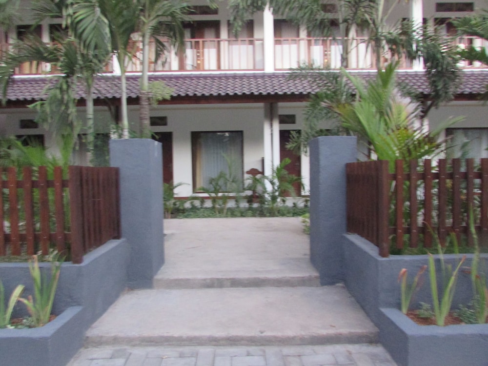 Friends Beach Hotel 32/38