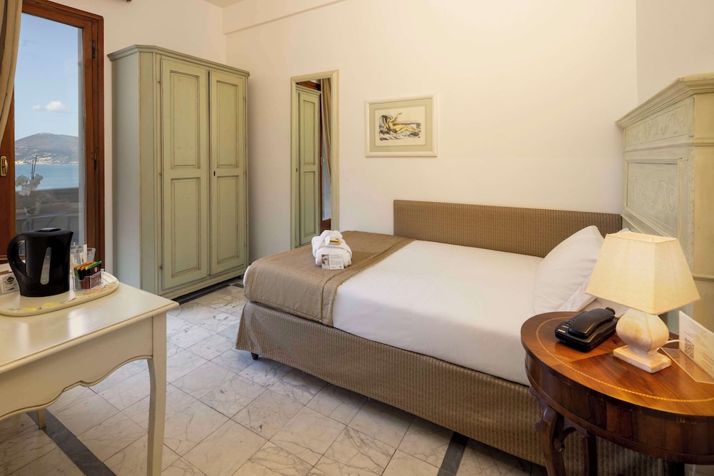 Standard, Single Bed, French Bed, Sea View