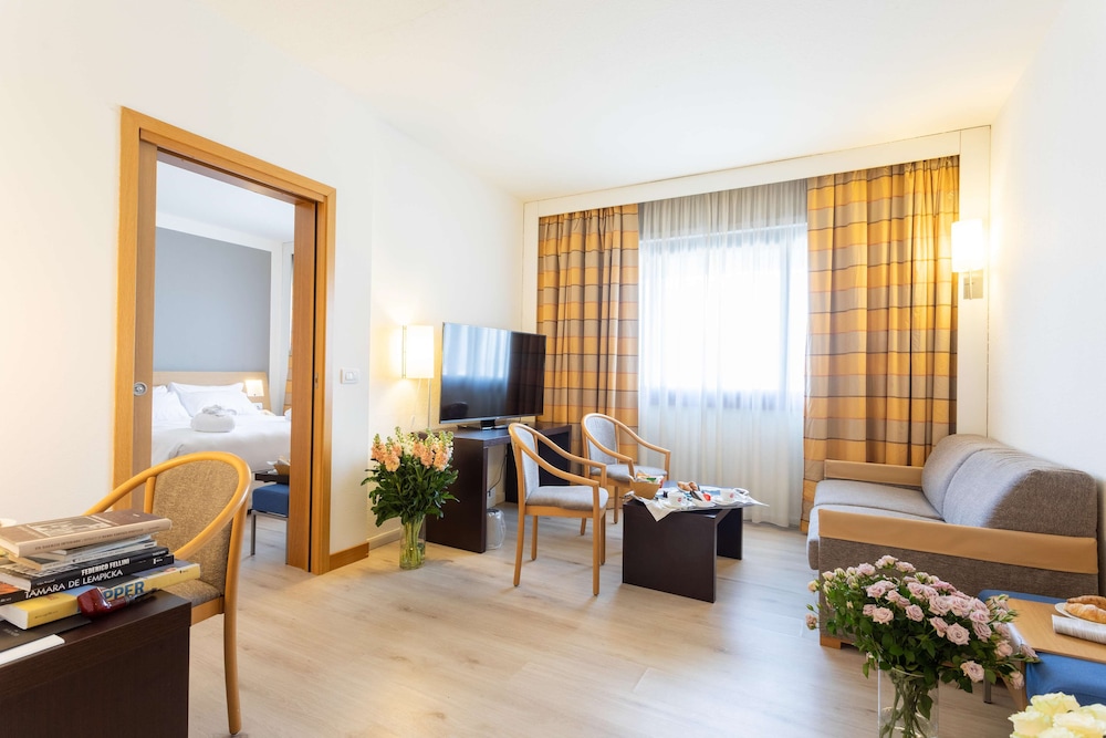 Living Place Hotel 84/105