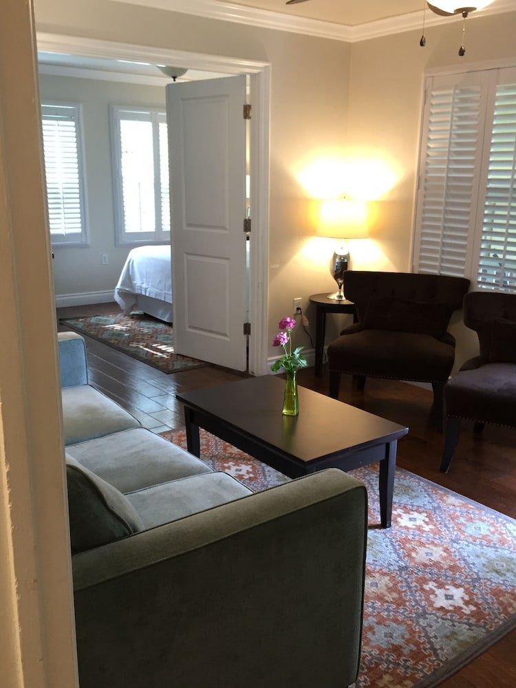 Beach Bungalow Inn and Suites 40/67